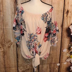 Beautiful on or off shoulder Top